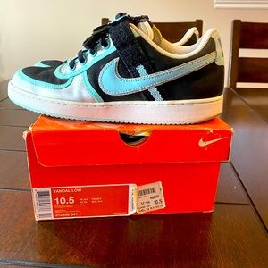 Nike Vandal